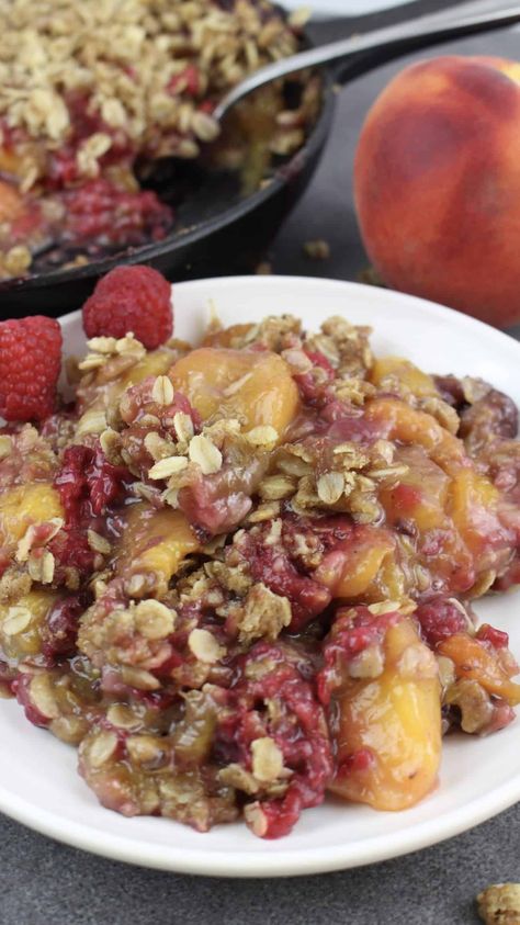 Skillet Peach Raspberry Crisp Raspberry Peach Recipes, Peach Raspberry Pie Recipes, Peach Raspberry Crisp, Sausage And Potatoes Skillet, Raspberry Crisp, Oatmeal Crisp, Potato Skillet, Peach Raspberry, Skillet Potatoes