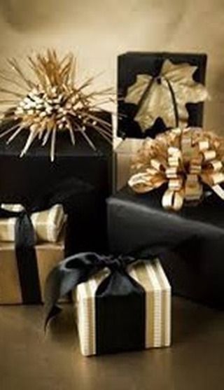 Deirdre Renee on Instagram: "Easy gift wrapping ideas by Blossom Hacks ✨ I’m offering a special for virtual design consults for $70 for 1 room, $135 for 2 rooms, $190 for 3 rooms, $250 for 4 rooms & $50 for each additional room. A combination room such as living/dining is $125 if you want help with both. Typically a foyer or a bathroom are $40 each. Do you need design direction and advice... but you want to do the shopping on your own to save money? Do you need help decorating your home? Are November Painting, Sunflower Christmas, Bedroom Blue, Tree Inspiration, Gold Christmas Decorations, Christmas Gifts For Coworkers, White Christmas Trees, Christmas Gift Baskets, Black Christmas