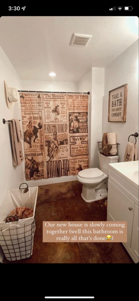 Western Apartment Bathroom, Small Bathroom Western, Western Laundry Room Decor, Western Half Bathroom Ideas, Western Kids Bathroom, Western Guest Bathroom, Western Home Decor Bathroom, Simple Western Home, Bathroom Ideas Western