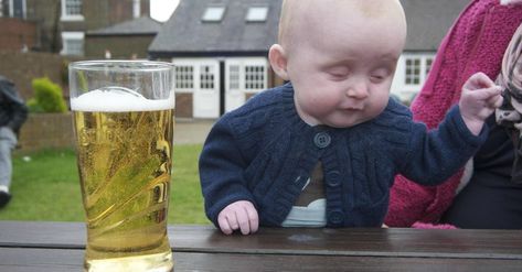 The Drunk Baby Meme is a photo of a cute little boy next to a very large beer and making, what seems like, a drunk gesture. While it is adorable to imagine that this baby is wasted, you should never actually let your child drink a pint of beer in one sitting. (Just thought that should be ... Drunk Baby, Baby Template, Funny Pictures With Captions, Gambling Quotes, Gambling Humor, Meme Template, Prince George, Know Your Meme, Dating Humor