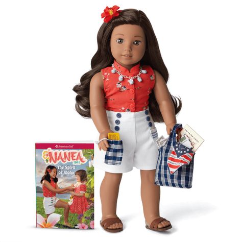 American Girl® Nanea Mitchell® doll. Discover the story of this Hawaiian girl, plus find her books, clothes, furniture, and accessories all at the official American Girl site. 1940s Style Outfits, All American Girl, Handbag Outfit, Sailor Fashion, Historical Characters, Girl Online, 1940s Fashion, How To Make Handbags, A Necklace