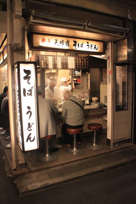 Noodle Shop, Japanese Restaurant Design, Ramen Bar, Japanese Bar, Japanese Buildings, Japanese Shop, Noodle Bar, Ramen Shop, Japan Street