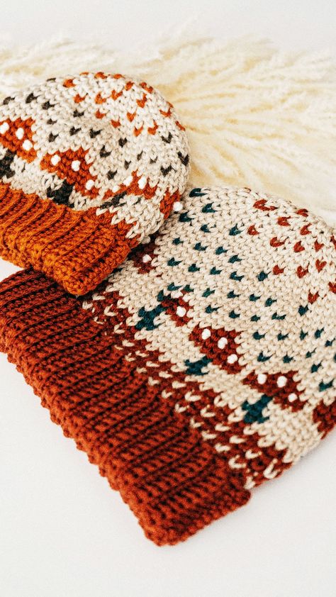 Fall Beanie Crochet Pattern, Afghan Crochet Squares Patterns, Outfits With Crochet Hats, Crochet Mushroom Stitch, Unique Crochet Hat Patterns Free, Fall Beanie Crochet, Crochet Mushroom Blanket Pattern Free, Crochet Beanie With Design, Pnw Beanie Pattern