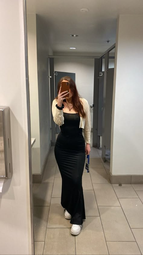 Aesthetic Bodycon Dress Outfit Casual, Black Long Bodycon Dress Outfit, Black Long Sleeve Dress Aesthetic, Outfits Vestidos Largos, Long Black Dress Aesthetic Casual, Black Bodycon Dress Aesthetic, Fancy Dinner Outfit Winter, Bodycon Outfits, Body Con Dress Outfit