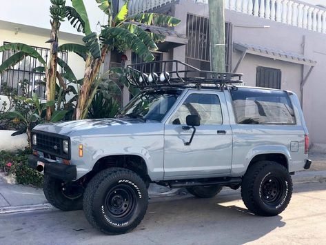 Ford bronco II lifted 33 wheels cemento gray off Road prerunner 4x4 Eddie Bauer procomp Fox suspensión rockabilly vintage color Classico car 1988 Bronco Ii, Bronco Ii Custom, 1980 Ford Bronco, Lifted Ford Bronco, Lifted Bronco, 1986 Ford Bronco, Toyota Tacoma Bumper, Old Ford Bronco, Ford Bronco 2