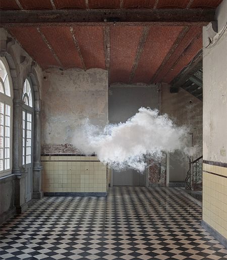 Indoor Clouds! Dutch artist Berndnaut Smilde controls the weather and creates beautiful indoor clouds with the help of a smoke machine. Fog machine emits dense vapor / smoke that makes contact with sprayed water and forms small white cloud.  Miniature cloud floats through the room and quickly disappears. Easily Forgotten, Kitchen Brown, Transitional Spaces, Cloud Photos, Alexander Calder, Cloud Art, Empty Room, Transitional Kitchen, Dutch Artists