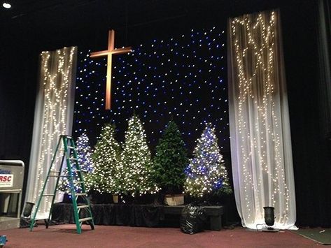 Christmas Decor Ideas For Church, Christmas Stage Decorations, Church Stage Decor, Christmas Stage Design, Christmas Eve Service, Church Christmas Decorations, Christmas Stage, Church Interior Design, Christmas Program