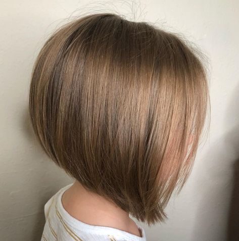 Cute Inverted Bob for Fine Hair Scene Hair, Fesyen Rambut Pendek, Bob Haircut For Girls, Fesyen Rambut, Girl Haircut, Kids Hair Cuts, Bob Hairstyles For Fine Hair, Girl Haircuts, Haircuts For Fine Hair