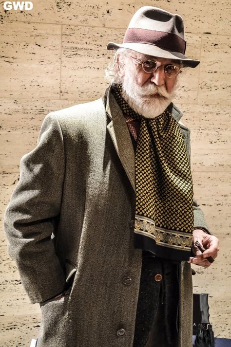 Vintage Outfit with Beard and Handlebar Mage The Ascension, Old Man Fashion, Hyatt Hotel, Older Mens Fashion, Going Grey, True Gentleman, Park Hyatt, Advanced Style, Scarf Hat