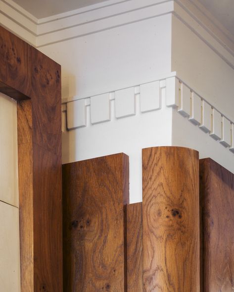 Wood Molding Design, Wall Details Molding, Penthouse Foyer, Penthouse Dining Room, Moulding Detail, Transitional Art, Millwork Details, Wall Moulding, Finish Work