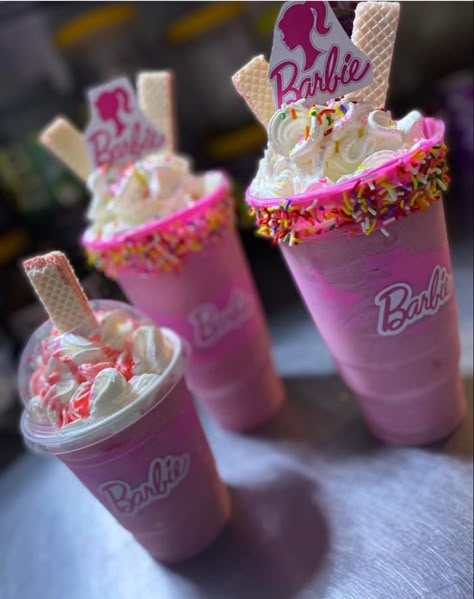 Barbie Party Sleepover, Barbie World Party, Barbie Milkshake, Barbie Snacks, Barbie Pool Party, Barbie Pool, Disney Inspired Food, Barbie Bday, Barbie Malibu