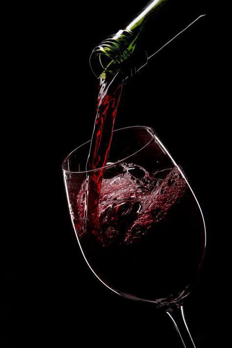 @patriciavianamartins Wine Glass Photography, Wine Bottle Photography, Pouring Wine, Glass Photography, Wine Photography, Wine Art, Wine Time, Dark Photography, Black Paper