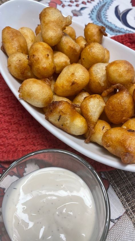 Recipe: Beer Batter Fried Cheese Curds Fried Cheese Curds Recipe, Cheese Curds Recipe, Beer Batter Recipe, Beer Battered Fries, Wisconsin Cheese Curds, Cheese Curd, Fried Cheese Curds, Best Wok, Fried Cheese