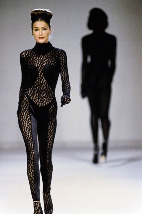 Alaia 80s, Gemini Mood, Mugler Fashion, Fashion 1990s, Azzedine Alaïa, Modern Texture, Glitter Fashion, 90s Runway Fashion, Azzedine Alaia