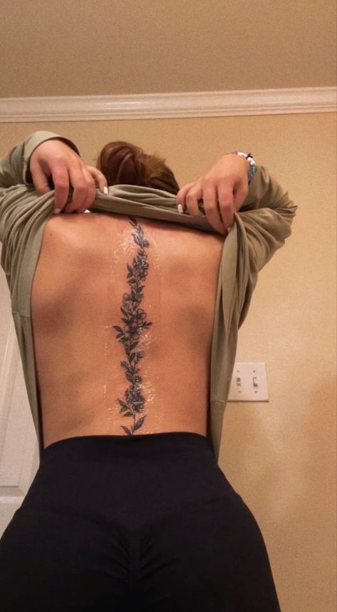 Tattoo Ideas Inspiration, Floral Back Tattoos, Flower Spine Tattoos, Spine Tattoo Ideas, Basic Tattoos, Band Tattoos, Tattoos For Women Flowers, Spine Tattoos For Women, Pretty Tattoos For Women