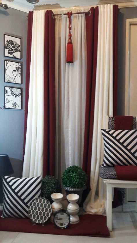 maroon and offwhite grommets curtains Maroon And White Bedroom Ideas, Maroon Curtains Bedroom, Maroon Bedroom Decor, Maroon And White Bedroom, Maroon Curtains Living Room, Grommets Curtains, Maroon Room, Red Curtains Living Room, Maroon Bedroom