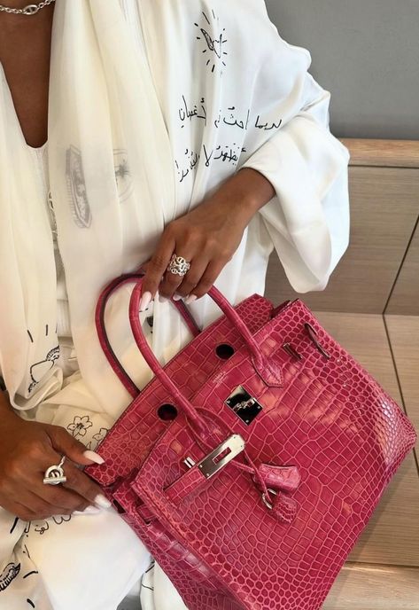 Dior Saddle Bag Outfit, Rich Khaleeji, Pink Hermes, Xoxo Jewelry, Expensive Bag, Luxury Bags Collection, Lifestyle Illustration, Expensive Handbags, Best Handbags