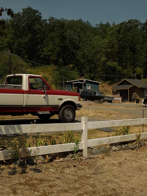 Country 70s Aesthetic, Red Country Aesthetic, Heartless Aesthetic, Willa Grant, Truck Aesthetic, Old Farm Truck, Western America, Southern Aesthetic, Chestnut Springs