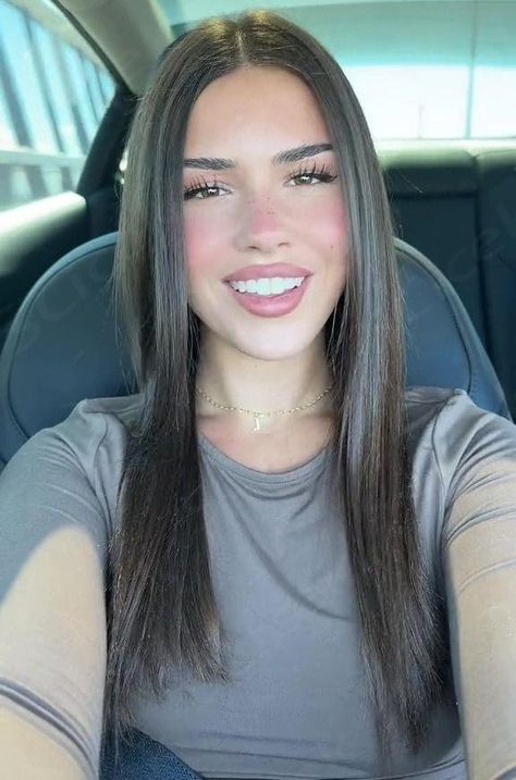 SHE’S an Australian model, who regularly shares pictures and videos of herself on her social media pages. But no-one could predict that influencer Leah Halton’s recent TikTok video would blow up as much as it did – and was on 372 million views when this article was published. The 12-second clip begins with Leah’s face […]  ... daha fazla Brunette Celebrities, Leah Halton, Natural Summer Makeup, Celebrities Before And After, Australian Models, Tiktok Video, Fashion People, American Beauty, Celebrity Look