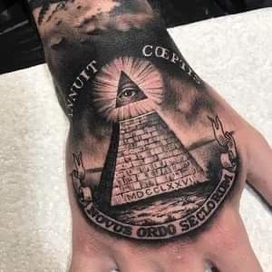 Pyramid Eye Tattoo, Eye Of Ra Tattoo, Seeing Eye Tattoo, Eye Tattoo Meaning, Pyramid Tattoo, Egyptian Eye Tattoos, Herren Hand Tattoos, All Seeing Eye Tattoo, Small Wave Tattoo