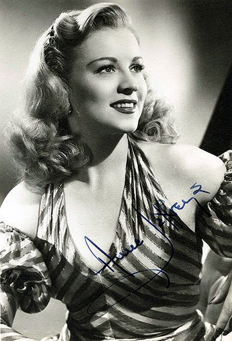 Anne Jeffreys (January 26th 1923 – September 27th 2017), an American actress and singer. Anne was planning an operatic career when she was cast in a staged musical review, 'Fun for the Money'. Her appearance in that revue led to her being cast in her first movie role, in 'I Married an Angel' (1942) and she went on to appear in around 40 films as well as numerous television appearances. Anne Jeffreys, Retro Beauty, Vintage Hollywood, Golden Age, American Actress, Musical, Career, Wonder Woman, Hollywood