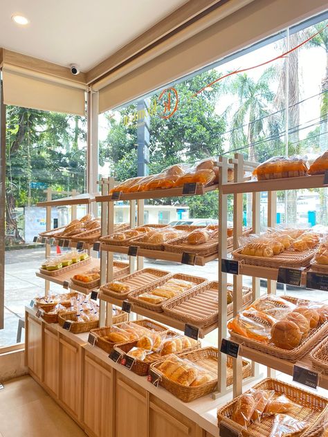 Pastry Shop Display, Interior Design For Bakery Shop, German Bakery Shop, Patisserie Shop Interior, Pastry Store Design, Bakery Cake Display, Micro Bakery Shop, Bakery Retail Design, Interior Bakery Design