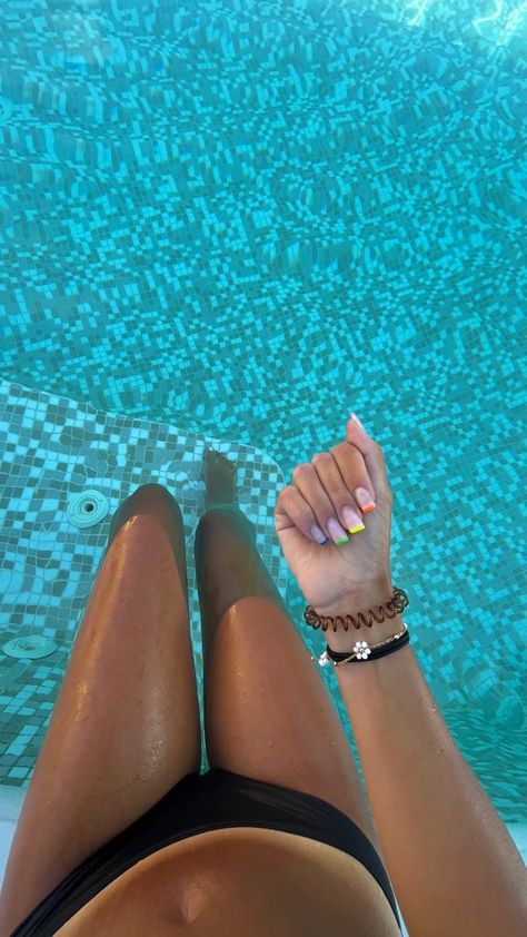 Tenerife Nails, Tanning Photos, Tan Line Pictures, Pool Tanning, Pool Holiday, Tan Nails, Spiegel Selfie, Tanning Routine, Summer Tanning