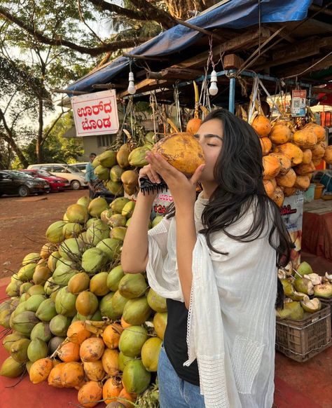 India South India Asthetics, India Instagram Pictures, India Travel Outfit Woman, Pondicherry Outfit Ideas, Travel Outfits Women, India Aesthetic, Orange Aura, Airport Vibes, Desi Things