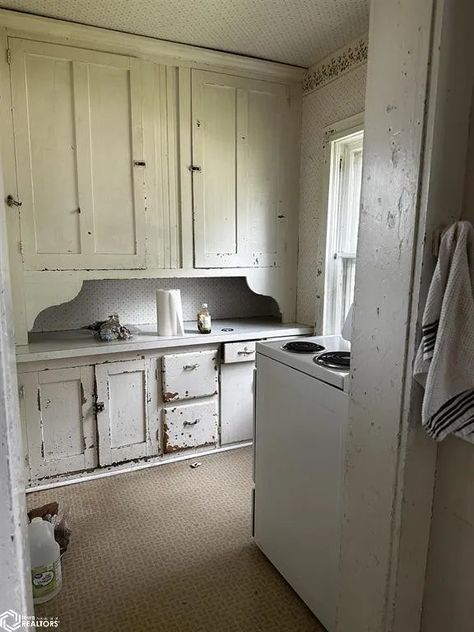 1900 Kitchen Restoration, Old House Kitchen Ideas, 1900 Farmhouse Kitchen, Early 1900s Farmhouse, 1920 Farmhouse, Iowa Farmhouse, Old Country Kitchens, True Farmhouse, 1900 Farmhouse