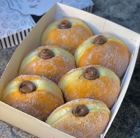 Filled Donuts Aesthetic, Donut Business Ideas, Bombolini Donut, Doughnuts Aesthetic, Donat Aesthetic, Donut Aesthetic, Donuts Aesthetic, Tastemade Recipes, Delicious Donuts