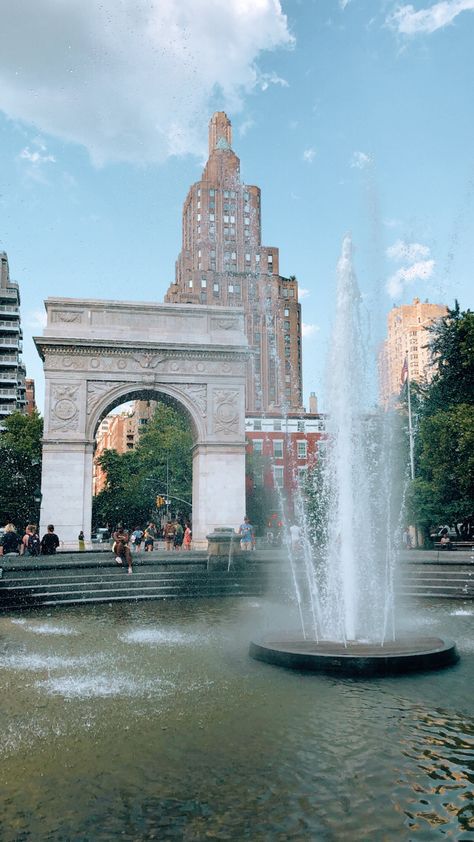 Washington Square Park #nyc #ny #newyork #newyorkcity #greenwich #westvillage #manhattan #nyu #fountain Washington Square Park Nyc Aesthetic, Washington Square Park Nyc, Washington State Parks, Nyc Lifestyle, Nyc Park, Nyc Aesthetic, Washington Square Park, Washington Square, West Village