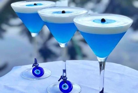 Greece Party, Clean Cocktails, Greek Dinners, Blue Drinks, Evil Eye Beads, Eye Decor, Greek Evil Eye, Blue Cocktails, Blue Curacao