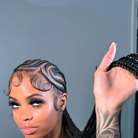 Stitch Braids Dramatic Edges, Curved Stitch Braids, 12 Stitch Braids, Stitch Braid Ponytail, Freestyle Braids, Freestyle Stitch Braids, Stitch Braids, Quick Weave, Pretty Braided Hairstyles