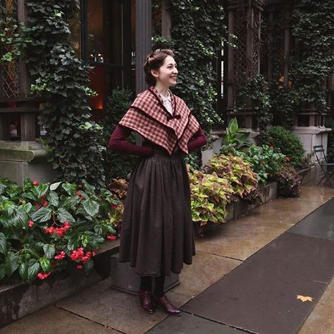 30 Stunning Historical Dresses Recreated By ‘Extremely Outdated Fashion Blogger’ Edwardian Fashion Modern, Memade Wardrobe, Feminine Modesty, Bernadette Banner, Dresses Hanging, Clothing Aesthetics, History Bounding, Medieval Dresses, Gaun Abad Pertengahan