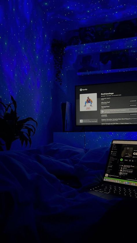 Nighttime Room Aesthetic, Pretty Rooms Bedrooms Aesthetic, Nighttime Aesthetic Bedroom, Room Inspo Night, Room At Night Aesthetic, Night Bedroom Aesthetic, Night Aesthetic Bedroom, Nighttime Bedroom, Music Bedroom Aesthetic