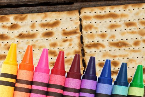 If you are looking for some great Passover activities to do with your kids here are some fun and easy crafts! #passover #parenting #artsandcrafts #jewishholiday #familytime Passover Projects For Preschool, Passover Toddler Crafts, Preschool Passover Activities, Passover Activities For Toddlers, Tadpole Activities, Passover Activities For Preschool, Passover Activities For Kids, Passover Crafts Preschool, Pesach Preschool