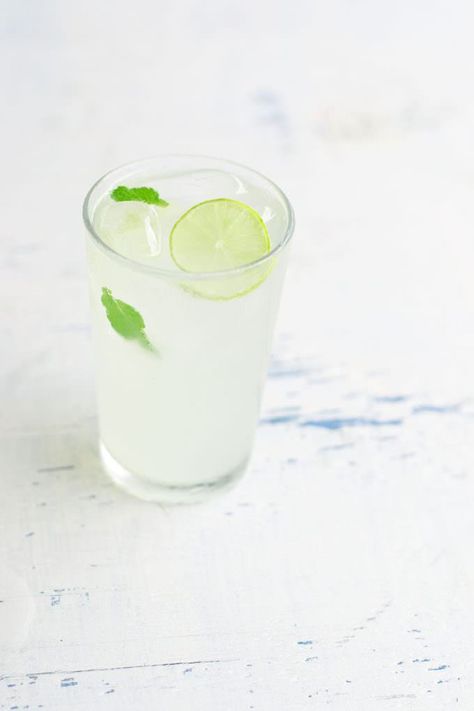 Key Limeade, Lemonade's Sour Cousin - from a real family just trying to do their best to be healthy Key Lime Lemonade, Creamy Hot Chocolate, Limeade Recipe, Mint Simple Syrup, Edible Gardening, Taco Truck, Refreshing Summer Drinks, Random Recipes, Hot Outside