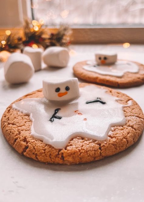 Creative Holiday Desserts, Popular Holiday Desserts, Large Marshmallows, Black Icing, Melted Snowman Cookies, Orange Icing, Holiday Sugar Cookies, Melted Snowman, Ginger Bread Cookies Recipe