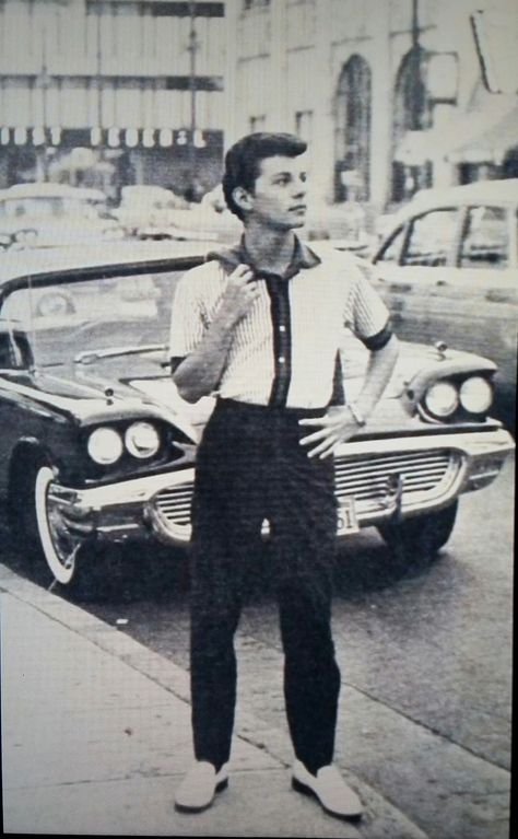 Here is Frankie Avalon in front of his '59 T-Bird. Notice the curb feelers, he's got to save those whitewall tires right?? 80s Aesthetic Retro Photography, 80s Aesthetic Retro, 60s Outfits, Frankie Avalon, Paparazzi Fashion, Bad Boy Style, Frankie And Johnny, 70s Men, Classic Rock And Roll