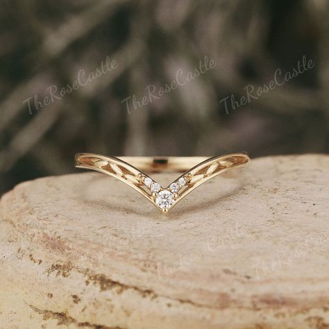 Moissanite Wedding Band Solid Gold Nature Inspired Moissanite Stacking Ring Custom Ring Curved Wedding Ring Personalized Gifts For Women ITEM DETAILS ●Available in yellow, white or rose solid 10k, 14k or 18k gold. This ring can be made in Platinum. ❀❀Wedding band  Stone: Moissanite Shape: Round shape Weight: about 0.051ct Band width around 1.3mm Visit my shop for more jewelry: https://www.etsy.com/shop/TheRoseCastle if you would like to customize your unique ring, you may contact us about your i Gold Vintage Wedding Band, Unique Wedding Ring Stack, Hexagon Wedding Band, Marquise Diamond Ring Settings, Gold Curved Wedding Band, Nature Inspired Wedding Bands, Nature Wedding Band, Solitaire Ring Designs, Curved Wedding Ring