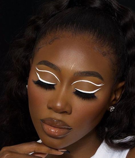 White Eyeliner Looks, White Eyeliner Makeup, Bombshell Makeup, Black Makeup Artist, Black And White Makeup, White Makeup, White Eyeliner, Black Makeup, Eyeliner Looks