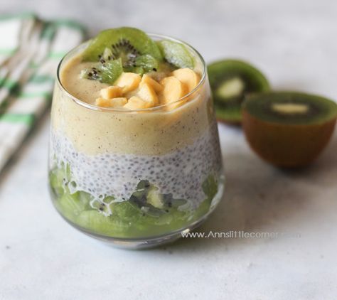 Banana Parfait, Kiwi Banana Smoothie, Healthy Parfait, Khana Khazana, Yoghurt Bowl, Kiwi And Banana, Mason Jar Meals, Banana Dessert, Yogurt Bowl