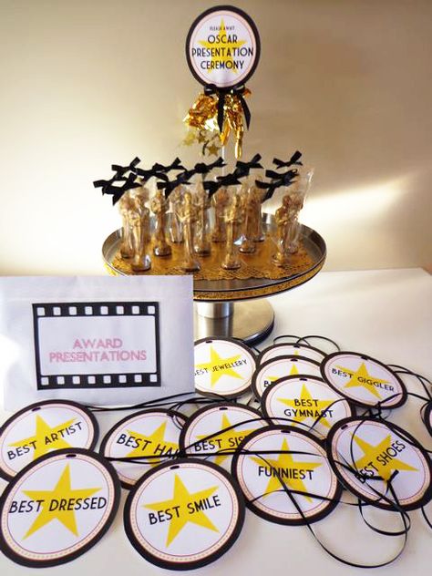 Oscar Theme Party Ideas, Red Carpet Night Party, The Grammys Theme Party, Award Night Theme Party, Celebrity Party Theme, Hollywood Themed Party Games, Movies Party Theme, Vip Birthday Party Ideas, Red Carpet Birthday Party Games