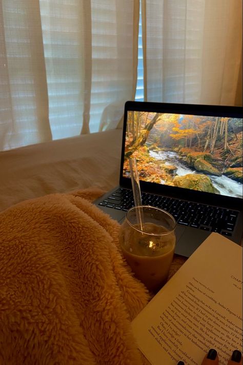 Cozy Fall Aesthetic Playlist Cover, Reading Cosy Aesthetic, Fall Vision Board Pictures, Book Cozy Aesthetic, Fall Cosy Aesthetic, Books Fall Aesthetic, Cozy Journal Aesthetic, Reading In Autumn, Cozy Fall Day Aesthetic