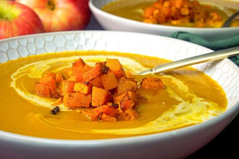 How to Make Ina Garten's Butternut Squash Soup Pickle Pasta, 2023 Food, Perfect Roast Chicken, Butternut Squash Recipes Soup, Apple Soup, Herb Stuffing, Squash Soup Recipe, Homemade Apple Cider, Curry Spices