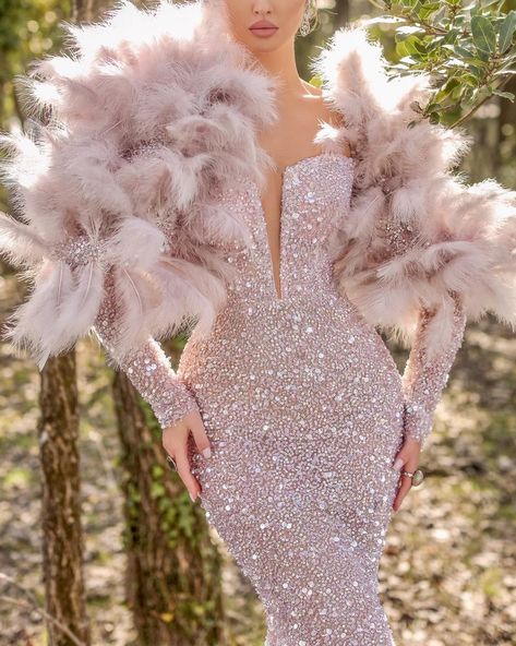 Fjolla Nila | Spring/Summer 2021 Couture #fashion #moda #dress #vestido #gown #fjollanila Feather Bouquet, Second Dress, Glamorous Dresses, Pageant Gowns, Prom Outfits, Gala Dresses, Dress Inspiration, Wedding Dress Inspiration, Ball Gowns Wedding