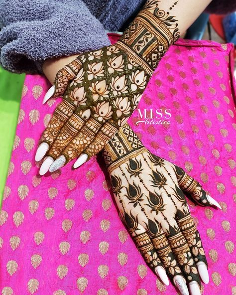 Feet Mehendi Design, Mehendi Designs For Brides, Karwachauth Mehndi, Feet Mehendi, Karva Chauth Mehndi Designs, Teej Festival, Hand Mehendi, Rajasthani Mehndi Designs, Simple Mehendi Designs