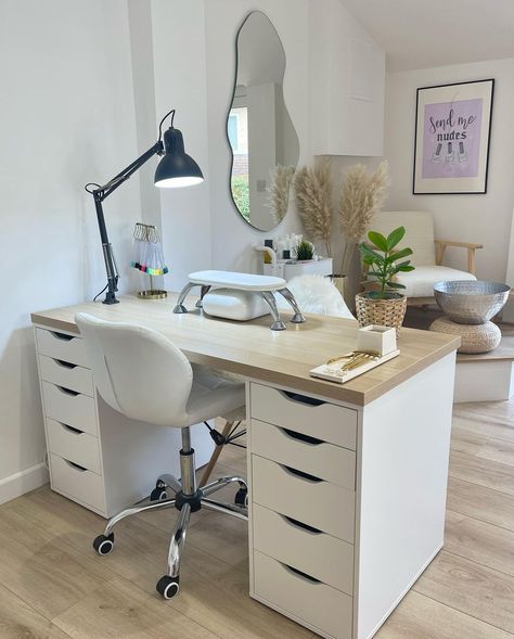 Bryony Howell on Instagram: "𝐀 𝐥𝐢𝐭𝐭𝐥𝐞 𝐩𝐡𝐨𝐭𝐨 𝐝𝐮𝐦𝐩 𝐨𝐟 𝐦𝐲 𝐬𝐭𝐮𝐝𝐢𝐨 🤍" Salon Room Ideas, Nail Salon Interior Design, Nail Room Ideas, Tech Room, Nail Salon Interior, Beauty Room Salon, Home Beauty Salon, Esthetician Room Decor, Esthetics Room