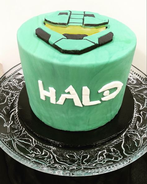 Chocolate cake with chocolate ganache, covered in fondant. Halo Cakes For Boys, Halo Birthday Cake, Halo Cake, Halo Birthday, Chocolate Cake With Chocolate Ganache, Halo Party, Cake With Chocolate Ganache, Boys Cake, Creative Cake Decorating