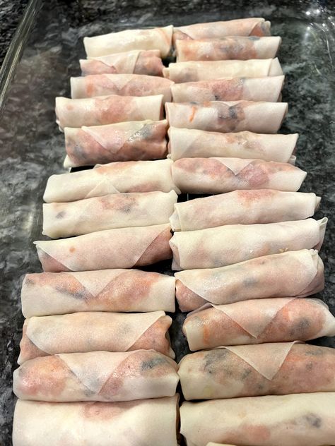 Vietnamese Egg Rolls, Vietnamese Pork, Greasy Food, Weekend Dinner, Egg Roll Recipes, Easy Chinese Recipes, The Soup, Egg Roll, Vietnamese Recipes